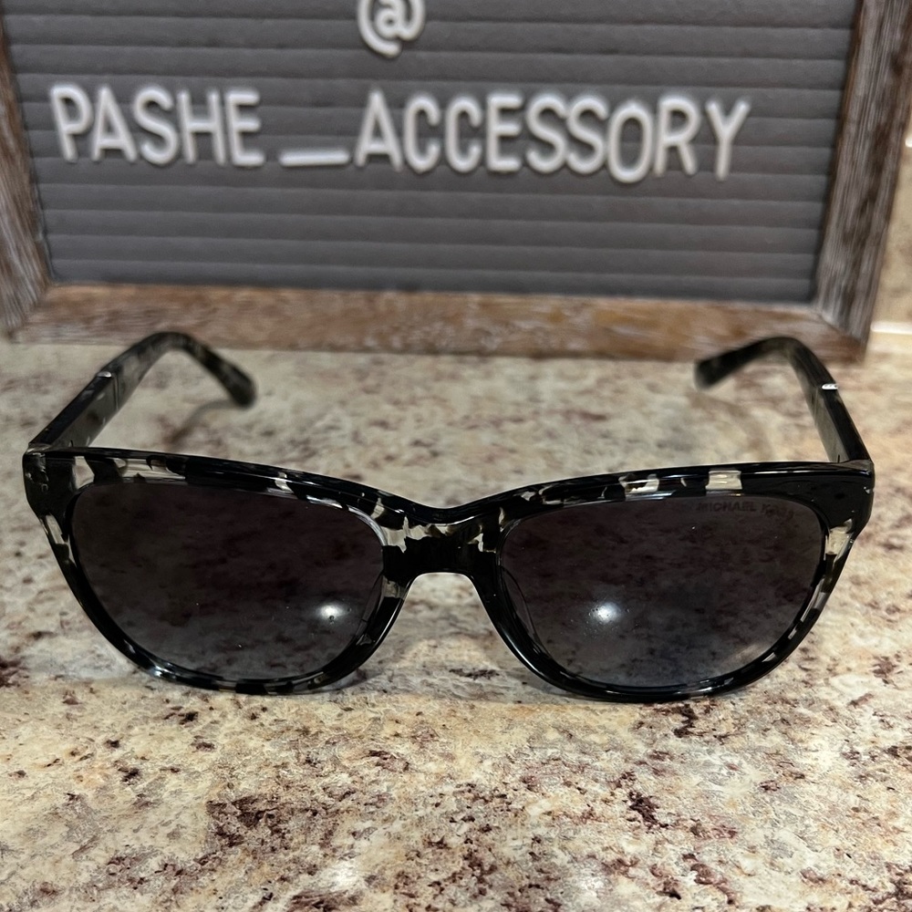 MICHAEL KORS Black & White Rania Square Sunglasses Brand NWOT - Picture 4 of 16